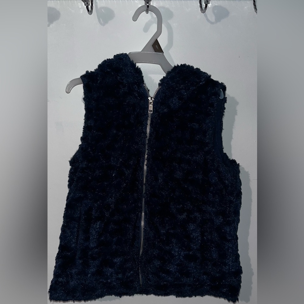 Speechless vest with hood, dark blue faux fur